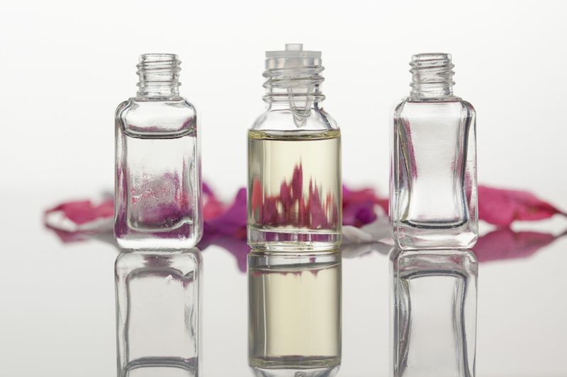 استفاده از گلاب برای برطرف کردن سیاهی دور چشم